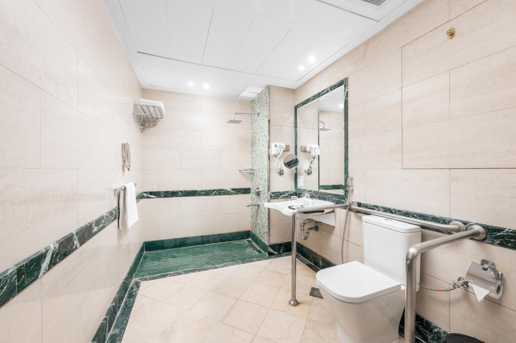 Dar Aleiman Al Haram Hotel Medina Eksteriør billede Bathroom