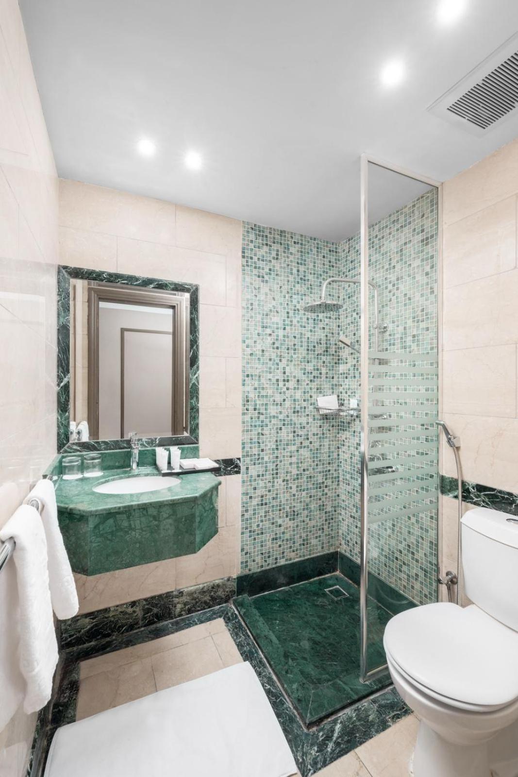 Dar Aleiman Al Haram Hotel Medina Eksteriør billede A shower cubicle