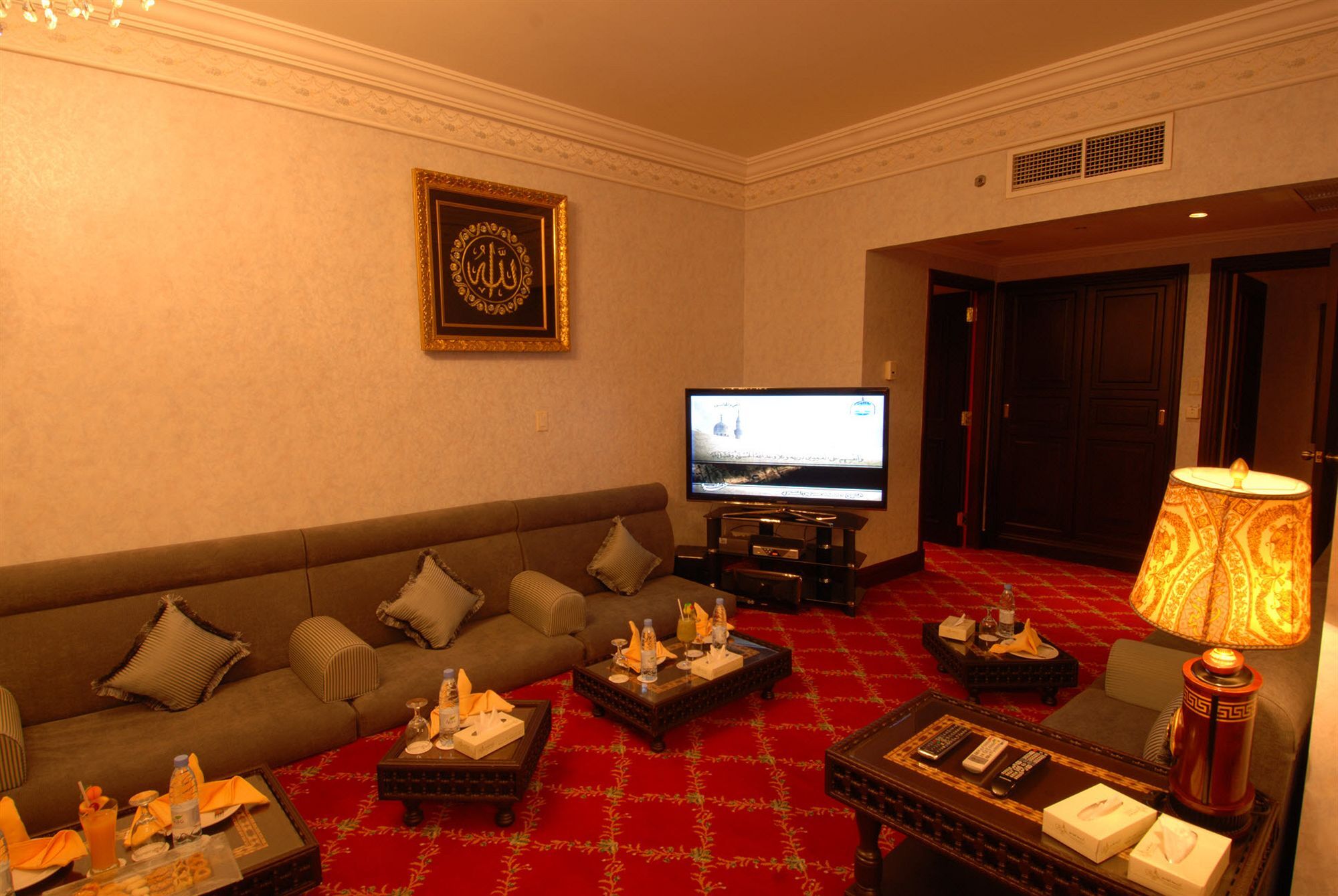 Dar Aleiman Al Haram Hotel Medina Eksteriør billede A suite at the Grand Hyatt Hotel, Amman, Jordan